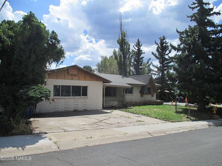3206 N King St photo 1