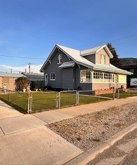 309 Maple St photo 2