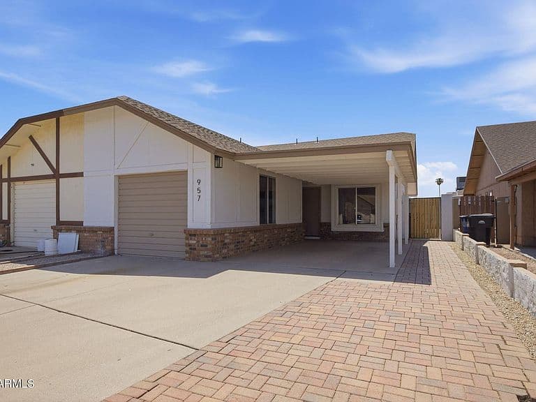 957 W Emerald Circle photo 3