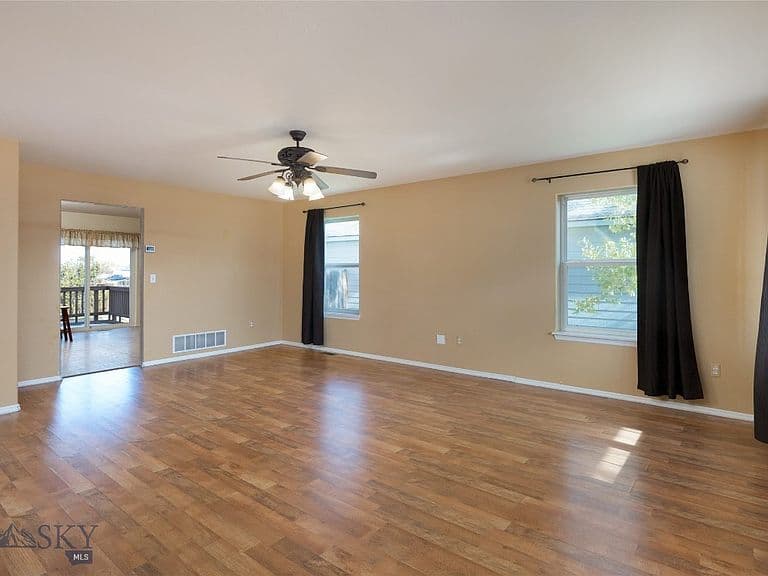 821 N River Rock Dr photo 3