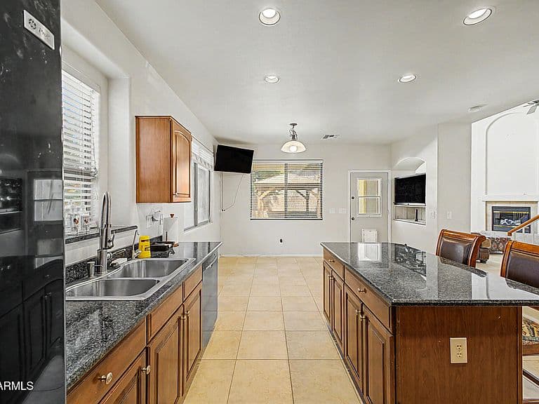 946 W GASCON Road photo 5