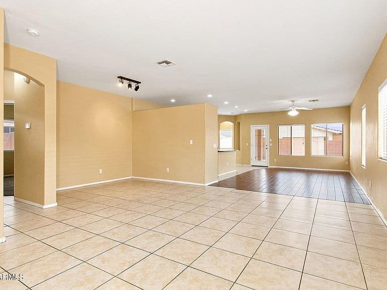 10233 W PARKWAY Drive photo 5