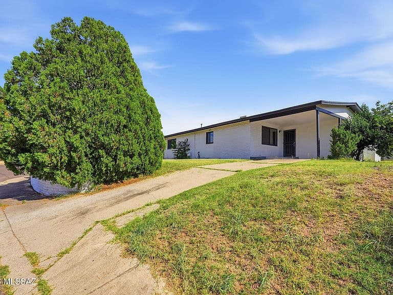 2076 N Calle Trinidad photo 3