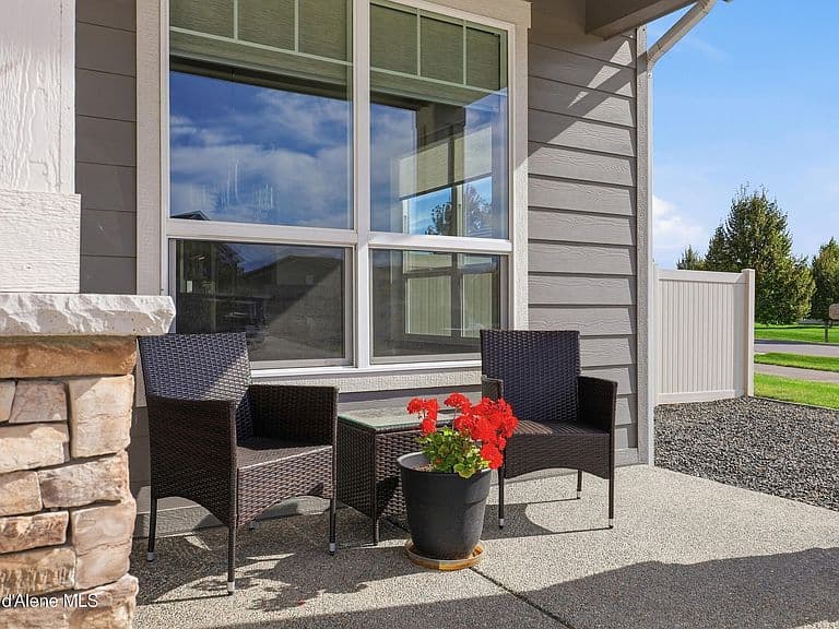 6890 N Hourglass Dr photo 2