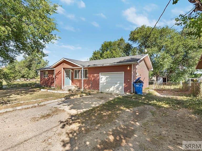 2855 E 671 N photo 3
