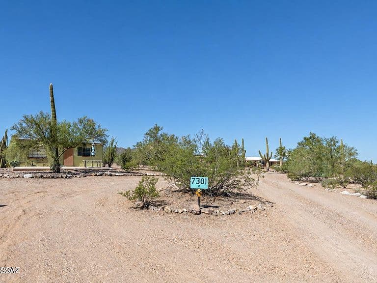 7301 N Cortaro Rd photo 3