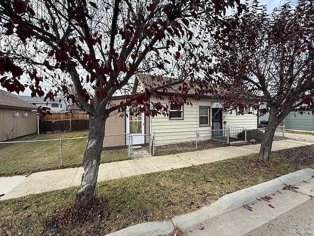410 Madison St photo 1