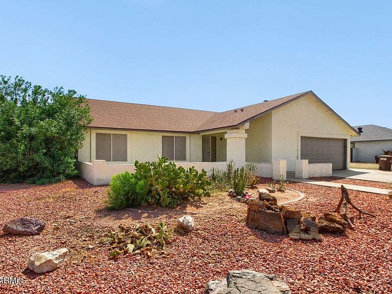 8231 W CORRINE Drive photo 3