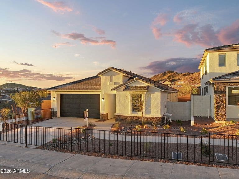 6802 W Spur Drive photo 2