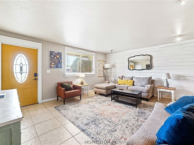 2037 Hope Avenue photo 3