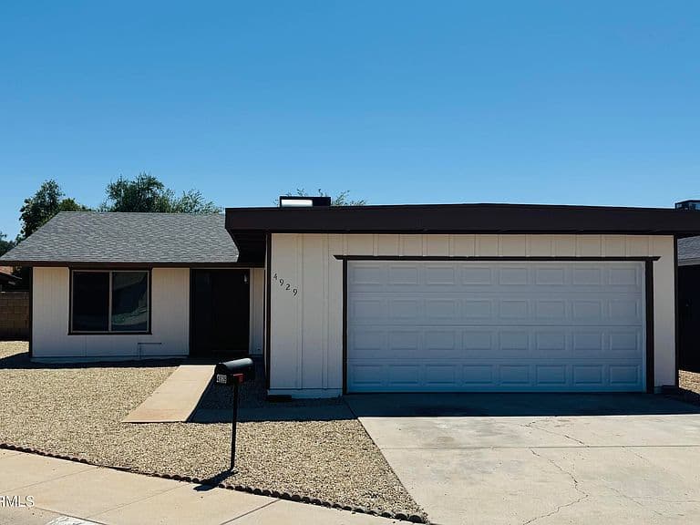 4929 W TOWNLEY Avenue photo 2