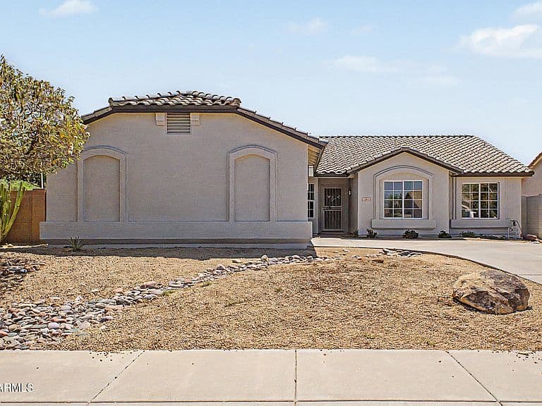 1325 E CONSTANCE Way photo 2