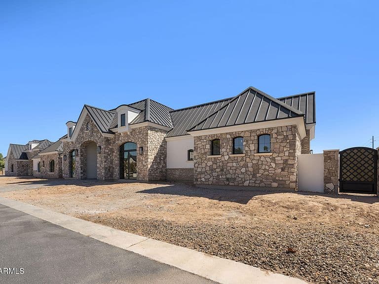 3623 E Mallory Circle photo 5
