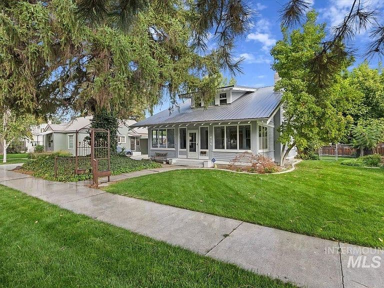 416 E Avenue A photo 2