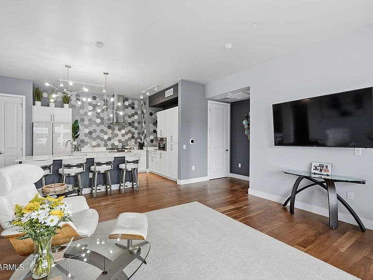 3131 N Central Ave #4007 photo 1