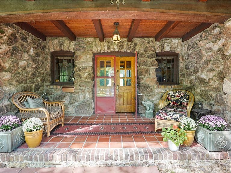 804 Gilbert St photo 5