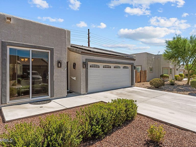 690 W DYLAN Court photo 1
