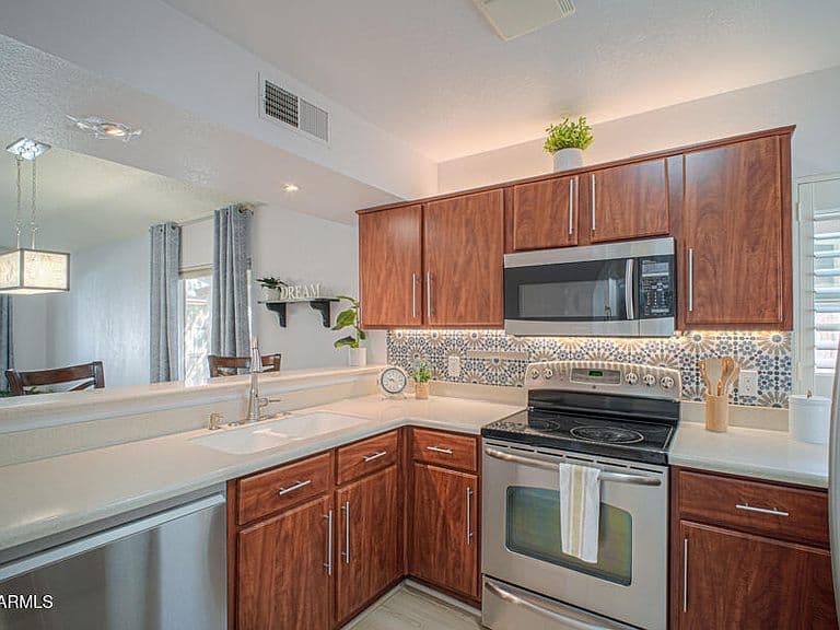 1120 N VAL VISTA Drive #23 photo 2