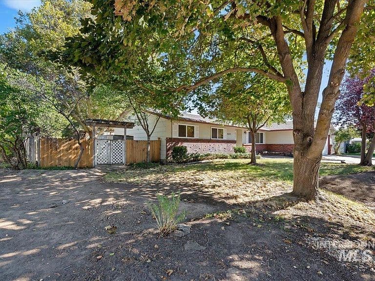 4600 N Greer St photo 5