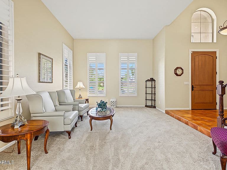 1141 W STRAFORD Avenue photo 3