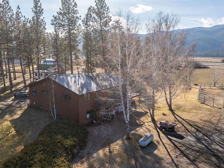 16775 Scheffer Ln photo 3
