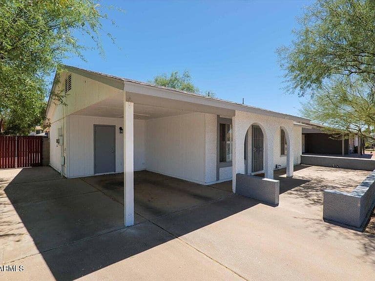 1609 W ESTRELLA Drive photo 5