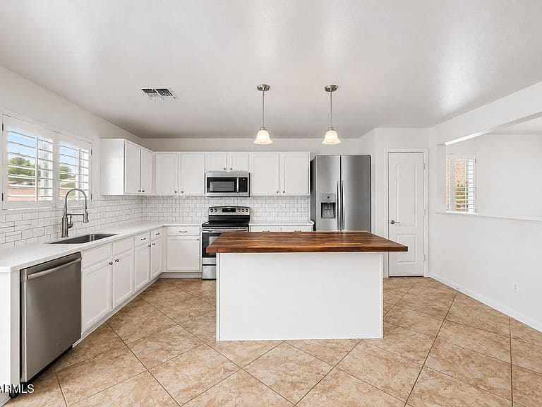 1725 E ANASTASIA Street photo 4