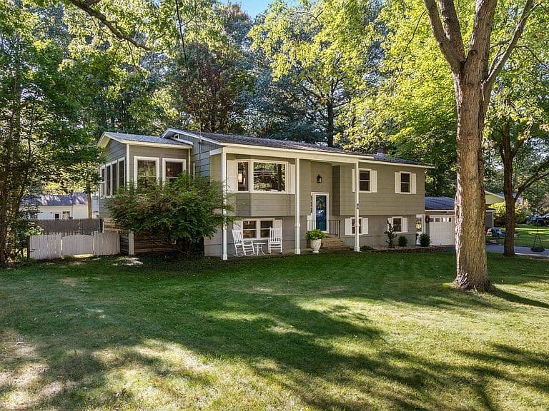 94 Windemere Way photo 1