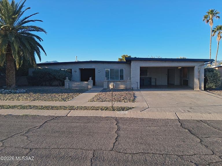 8941 E Rosewood St photo 1