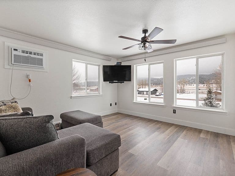 8054 Blucksberg Dr photo 4