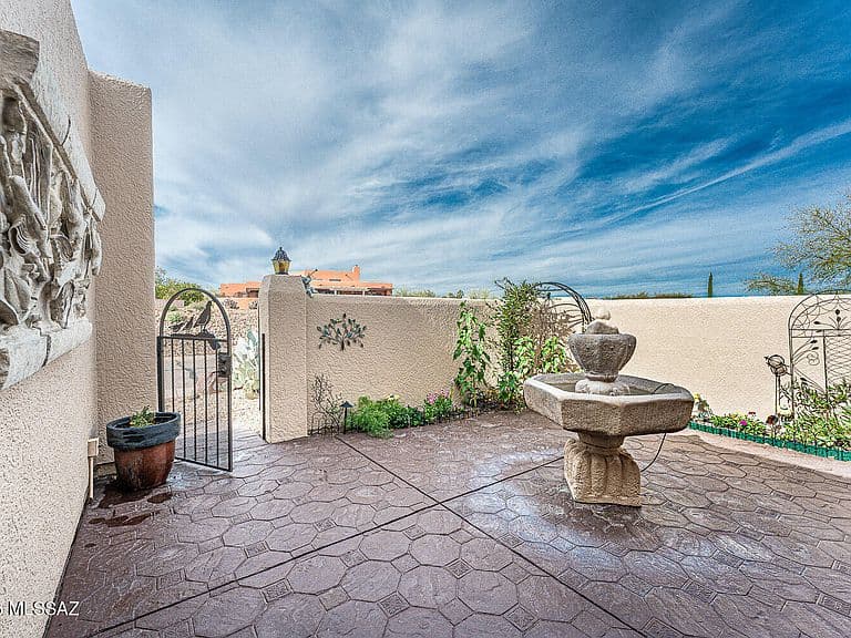 657 S Placita Del Desierto photo 3