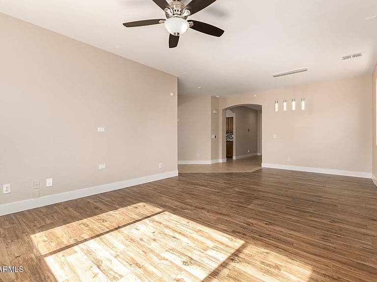 10625 E Knowles Avenue photo 4