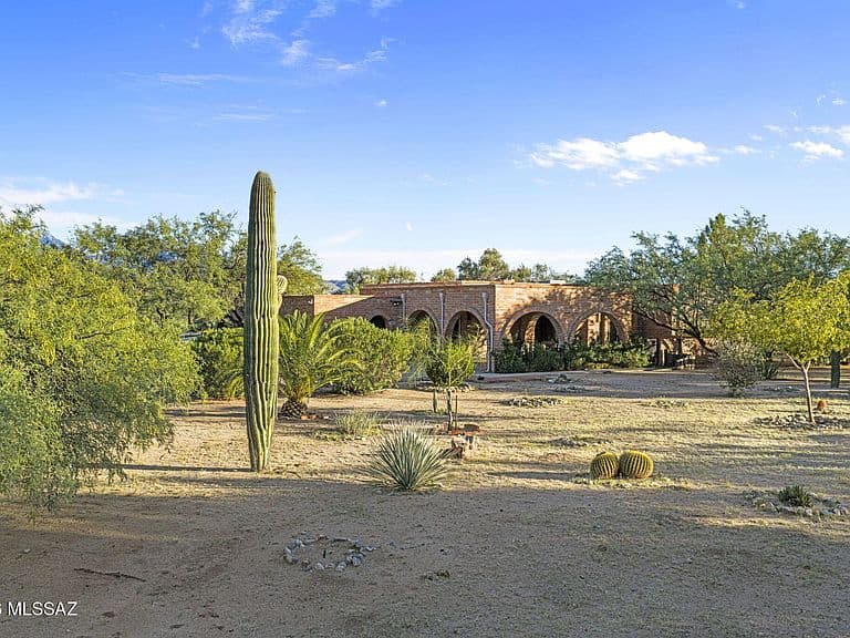 1605 S Camino Del Sol photo 1