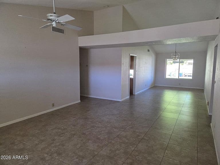 728 E KINGS Avenue photo 4