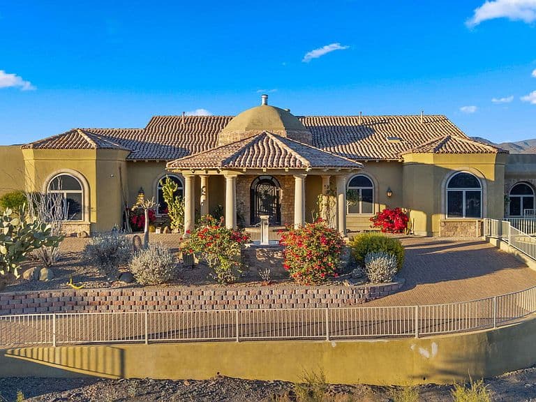 6562 E CAVE CREEK Road photo 2