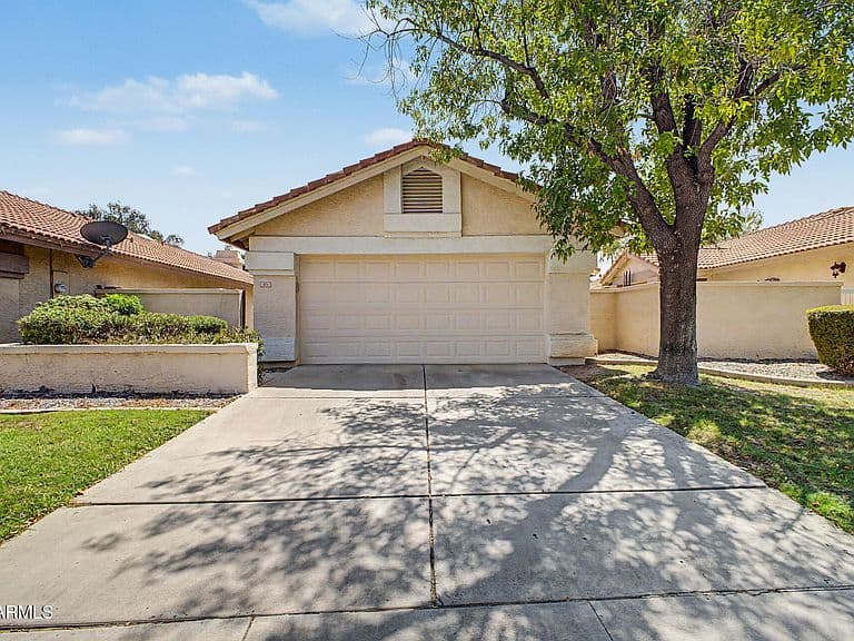 1031 W SUNWARD Drive photo 1