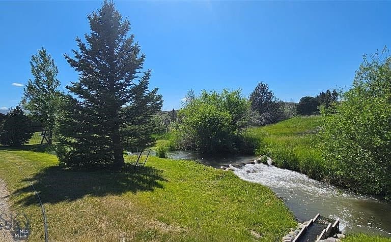 13 Sheffield Dr photo 1
