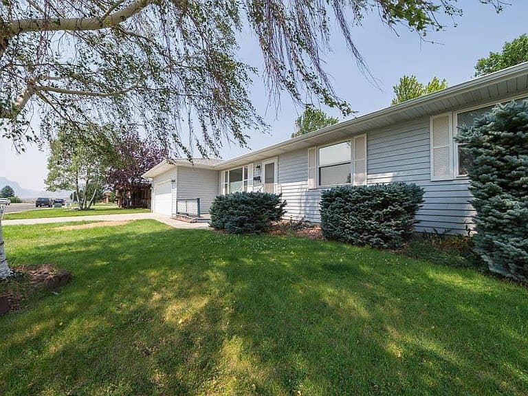 925 River View Dr photo 4