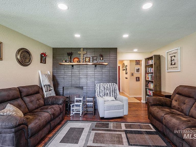 448 W Bird Ave photo 5