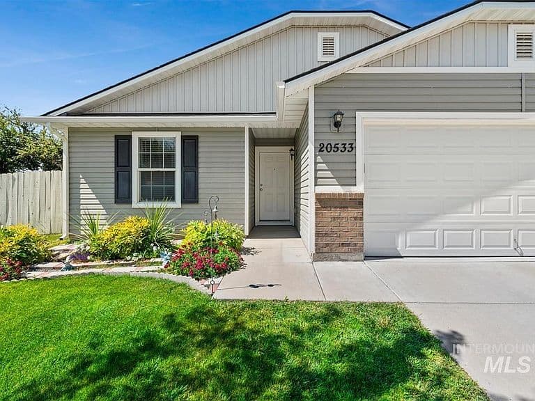 20533 Wyeth Ave photo 2