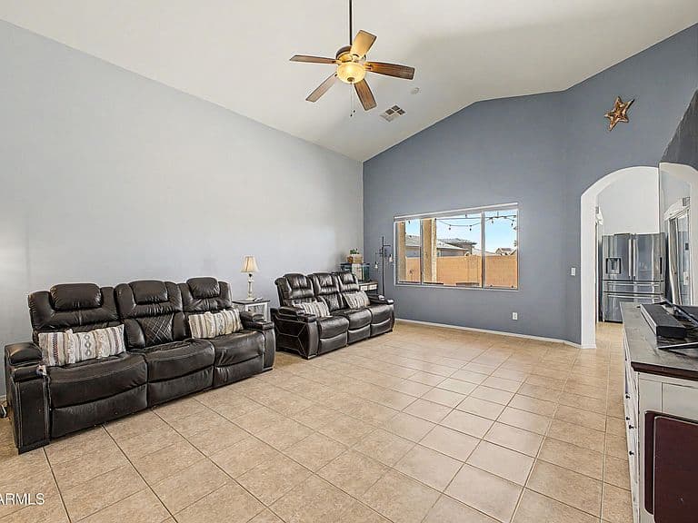 2044 N MONTCLAIR Lane photo 5