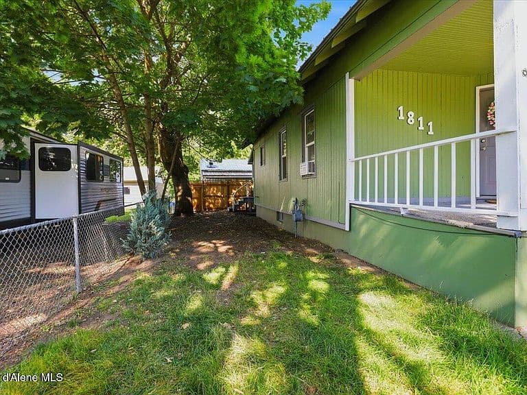 1811 N Nora St photo 2