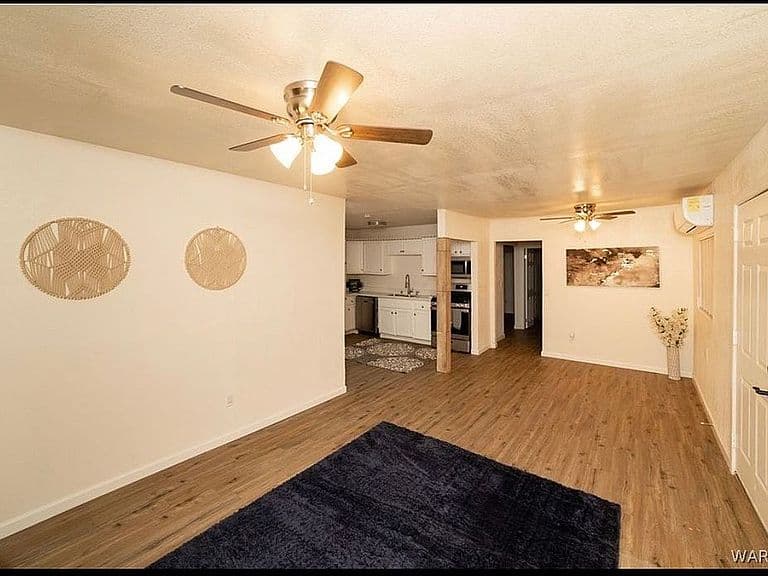 3264 E Leroy Ave photo 2