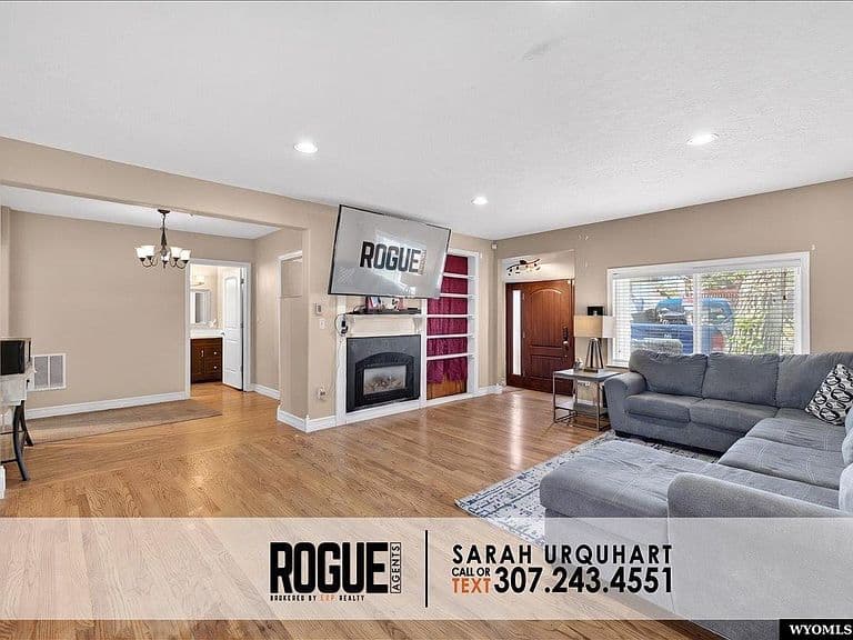2035 Bonnie Brae St photo 4