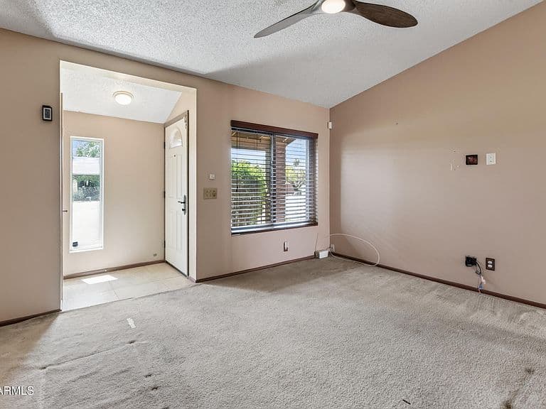 542 E ORAIBI Drive photo 5