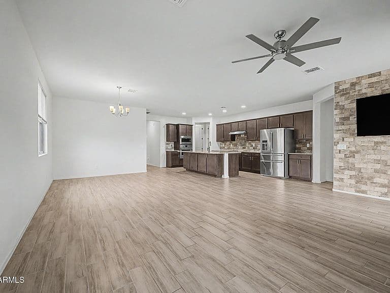 18465 W FOOTHILL Drive photo 3