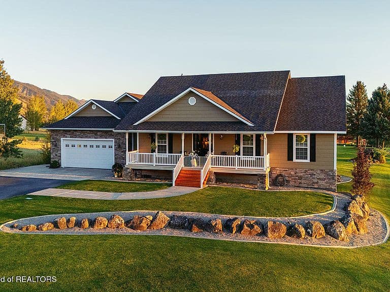 332 Alpine Way photo 2
