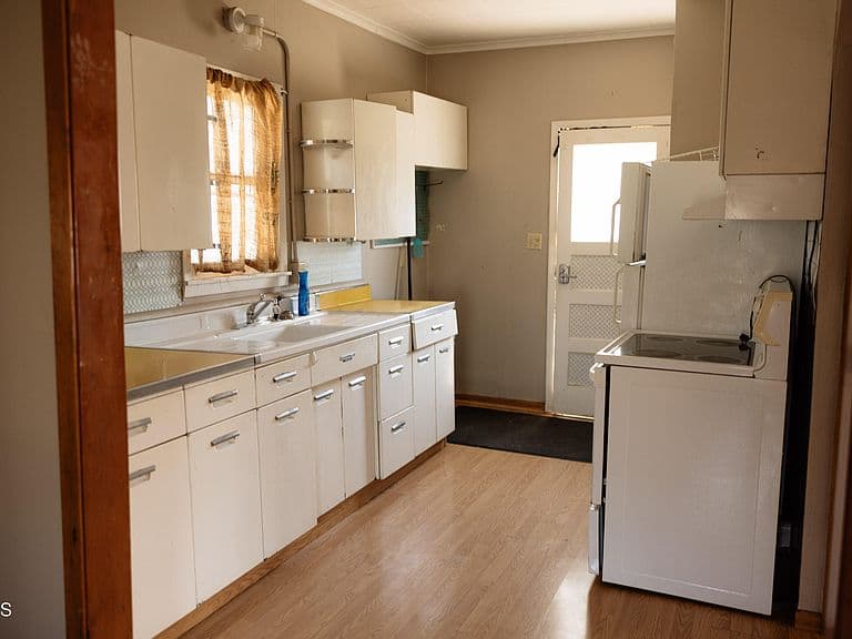 114 4th St NW photo 4