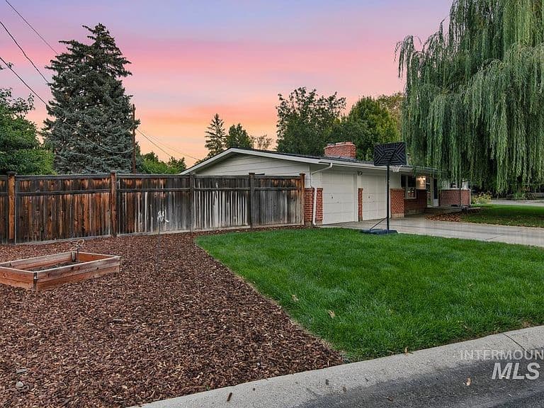 312 N Owyhee St photo 3