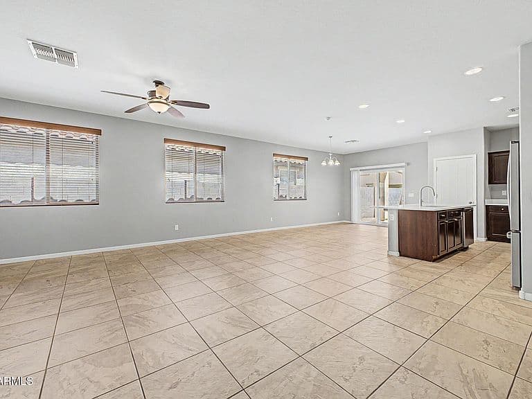 11773 W CHASE Lane photo 4